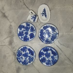 Doll house miniatures 4 blue and white plates